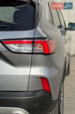 Позашляховик / Кросовер Ford Escape 2022 в 
