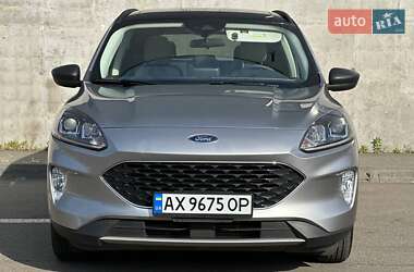 Позашляховик / Кросовер Ford Escape 2022 в 