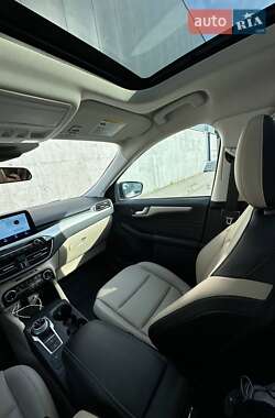 Позашляховик / Кросовер Ford Escape 2022 в 