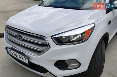 Внедорожник / Кроссовер Ford Escape 2019 в 