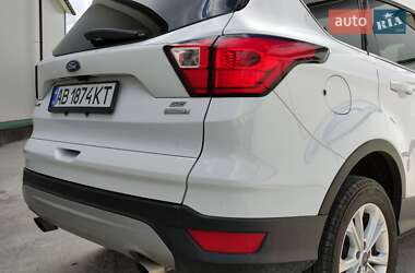 Внедорожник / Кроссовер Ford Escape 2019 в 