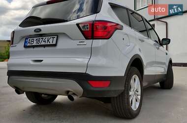 Внедорожник / Кроссовер Ford Escape 2019 в 
