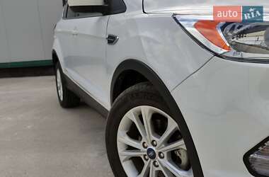 Внедорожник / Кроссовер Ford Escape 2019 в 