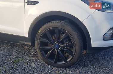 Позашляховик / Кросовер Ford Escape 2019 в 
