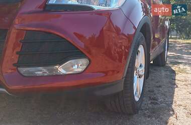 Позашляховик / Кросовер Ford Escape 2015 в 