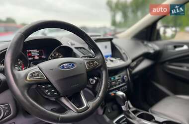 Внедорожник / Кроссовер Ford Escape 2017 в 