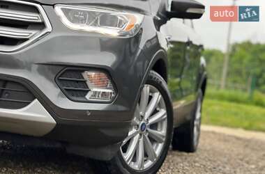 Внедорожник / Кроссовер Ford Escape 2017 в 
