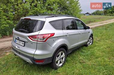 Позашляховик / Кросовер Ford Escape 2015 в 
