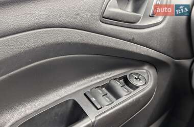 Внедорожник / Кроссовер Ford Escape 2015 в 