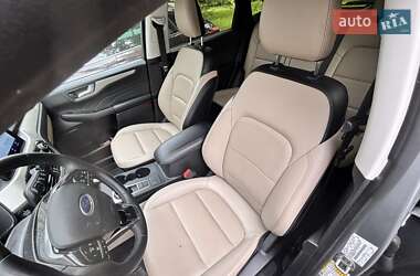 Позашляховик / Кросовер Ford Escape 2022 в 