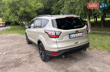 Внедорожник / Кроссовер Ford Escape 2016 в 