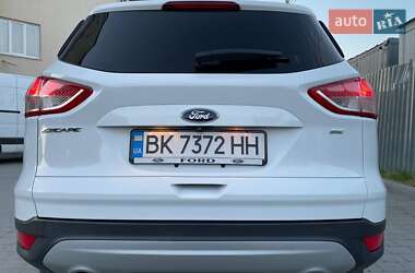 Позашляховик / Кросовер Ford Escape 2015 в 