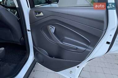 Позашляховик / Кросовер Ford Escape 2015 в 
