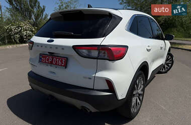 Внедорожник / Кроссовер Ford Escape 2020 в 