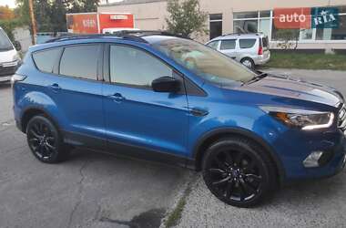 Позашляховик / Кросовер Ford Escape 2017 в 