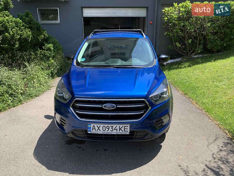 Позашляховик / Кросовер Ford Escape 2017 в 