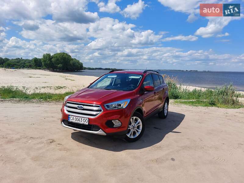 Позашляховик / Кросовер Ford Escape 2017 в 