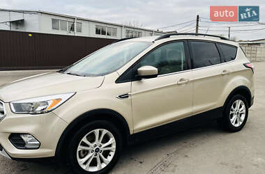 Внедорожник / Кроссовер Ford Escape 2018 в 