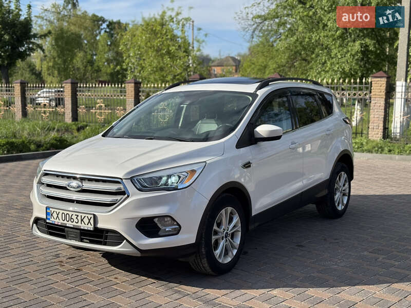 Позашляховик / Кросовер Ford Escape 2017 в 