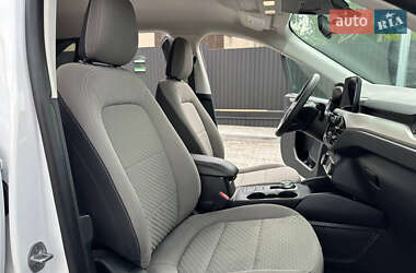 Внедорожник / Кроссовер Ford Escape 2022 в 