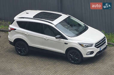 Внедорожник / Кроссовер Ford Escape 2017 в 