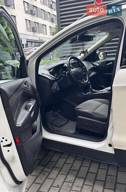 Внедорожник / Кроссовер Ford Escape 2017 в 