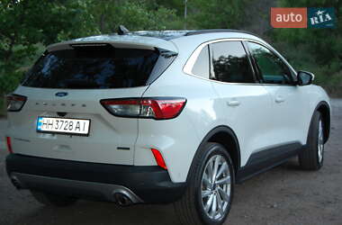Внедорожник / Кроссовер Ford Escape 2021 в 