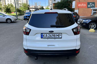 Внедорожник / Кроссовер Ford Escape 2017 в 