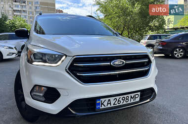 Внедорожник / Кроссовер Ford Escape 2017 в 