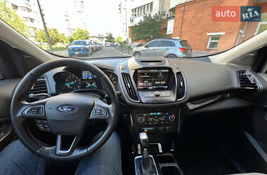 Внедорожник / Кроссовер Ford Escape 2017 в 