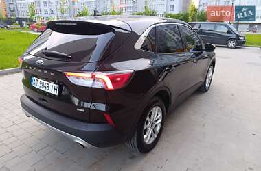 Внедорожник / Кроссовер Ford Escape 2022 в 