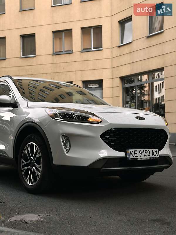 Внедорожник / Кроссовер Ford Escape 2019 в 