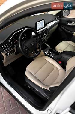 Внедорожник / Кроссовер Ford Escape 2019 в 