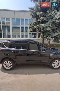 Внедорожник / Кроссовер Ford Escape 2018 в 