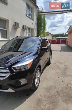 Внедорожник / Кроссовер Ford Escape 2018 в 