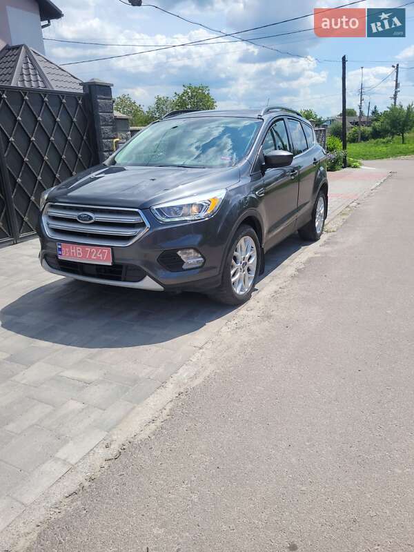 Внедорожник / Кроссовер Ford Escape 2018 в 