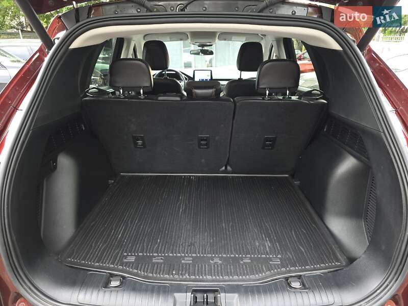 Позашляховик / Кросовер Ford Escape 2021 в Львові