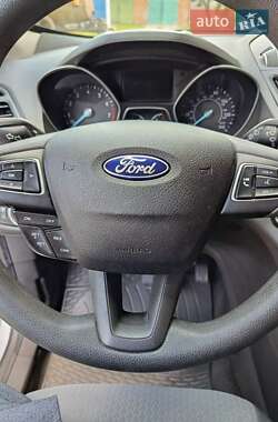 Внедорожник / Кроссовер Ford Escape 2019 в 