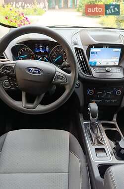 Внедорожник / Кроссовер Ford Escape 2019 в 