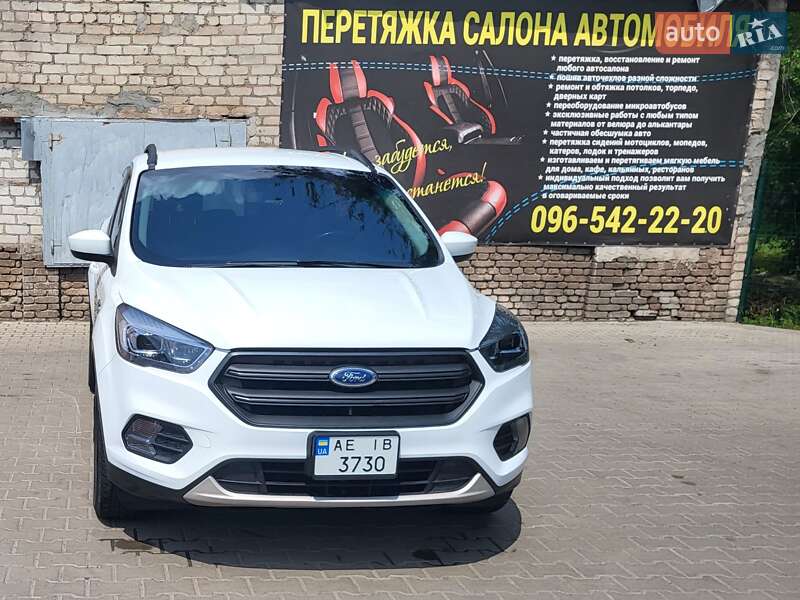 Позашляховик / Кросовер Ford Escape 2016 в Кривому Розі