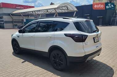 Внедорожник / Кроссовер Ford Escape 2016 в 