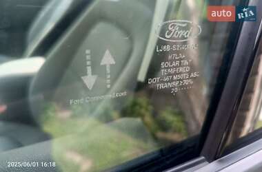 Позашляховик / Кросовер Ford Escape 2020 в 