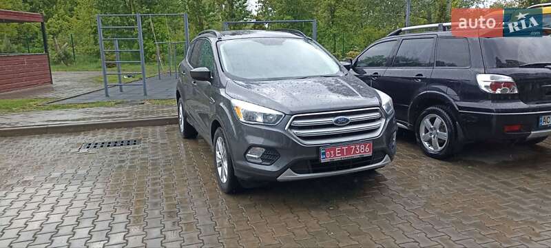 Внедорожник / Кроссовер Ford Escape 2018 в 