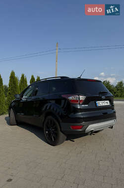 Внедорожник / Кроссовер Ford Escape 2017 в 