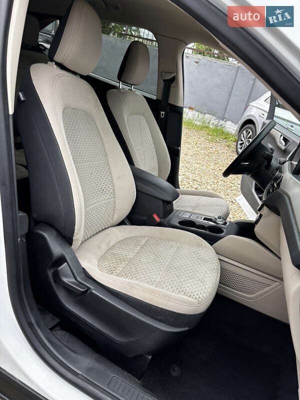 Внедорожник / Кроссовер Ford Escape 2020 в Стрые