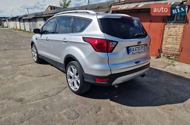 Внедорожник / Кроссовер Ford Escape 2019 в 