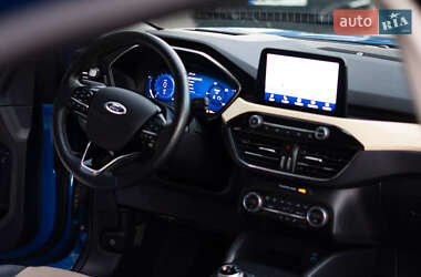Внедорожник / Кроссовер Ford Escape 2021 в 