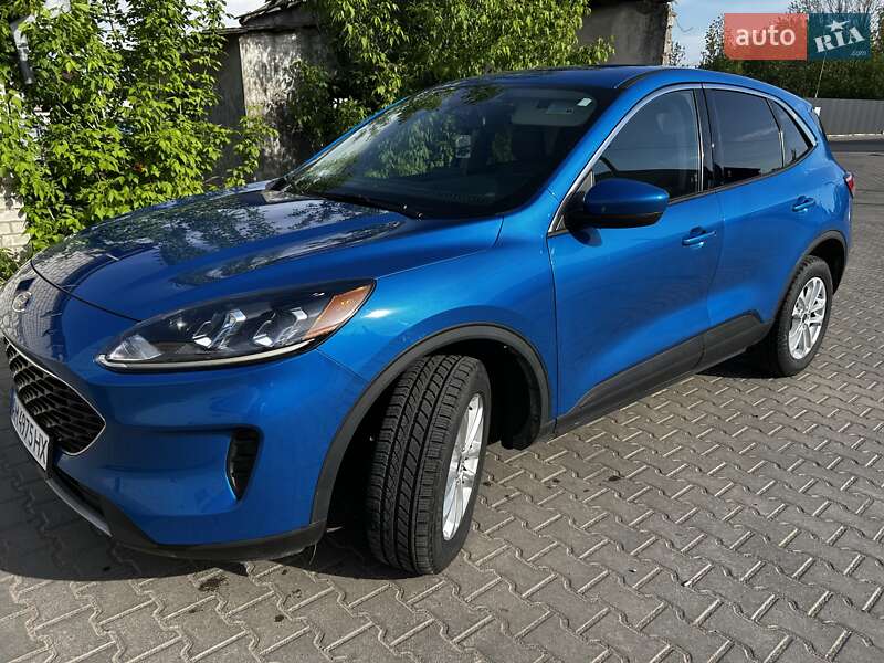 Внедорожник / Кроссовер Ford Escape 2020 в 