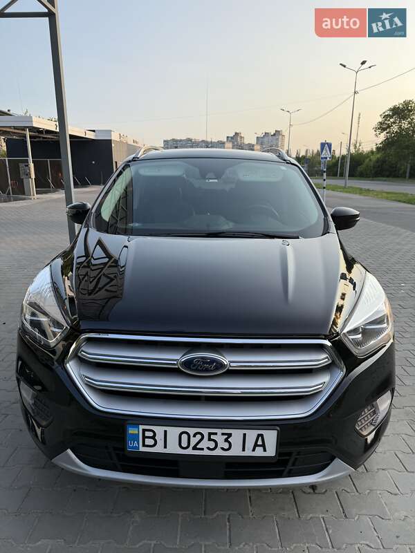 Позашляховик / Кросовер Ford Escape 2018 в 