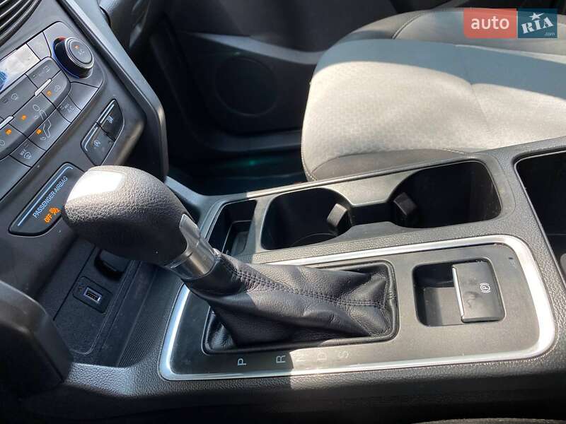 Внедорожник / Кроссовер Ford Escape 2016 в Хмельницком
